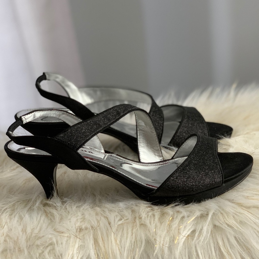 Nina NY black sequined strappy black shoes size 8